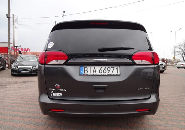 Chrysler Pacifica cena 119900 przebieg: 107000, rok produkcji 2017 z Białystok małe 121